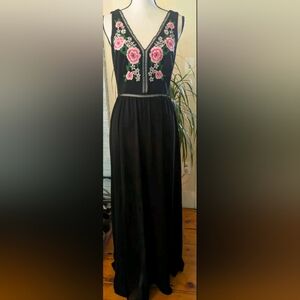 Premier Amour Sleeveless Floral Embroidered Maxi Dress Size 4